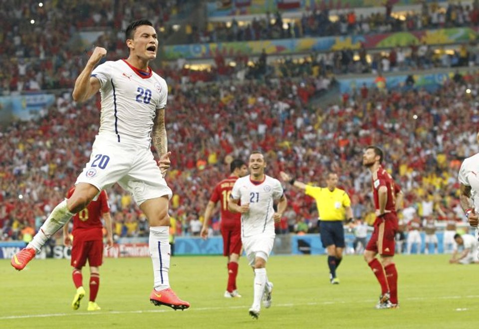 Aránguiz comemora o gol da vitória do Chile sobre a Espanha | Hugo Harada / Gazeta do Povo