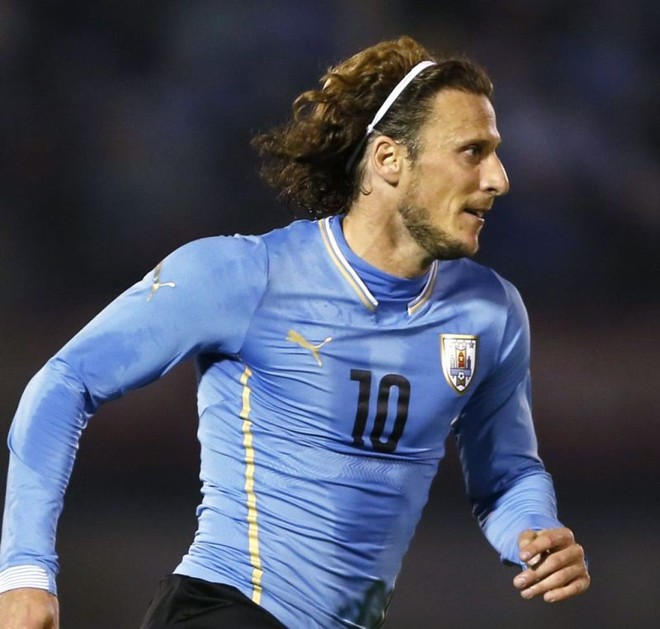 Diego Forlán (Uruguai) Eleito melhor jogador da última Copa, o loiro uruguaio ganhou notoriedade e fãs. A boa forma é o destaque do atacante da Celeste.Andres Stapff | 