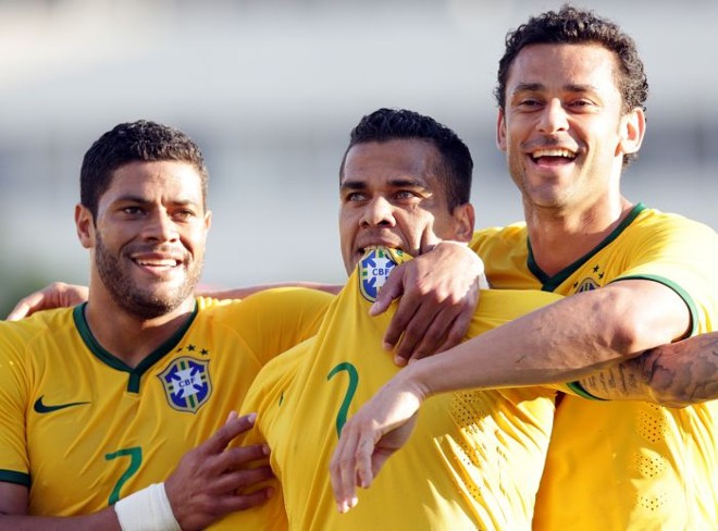 Hulk, Daniel Alves e Fred comemoram a vitória do Brasil diante do Panamá | 