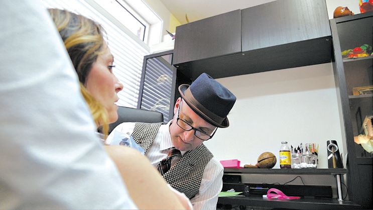 As tatuagens de Vinnie Myers criam a ilusão de mamilos | kassie bracken/The New York Times