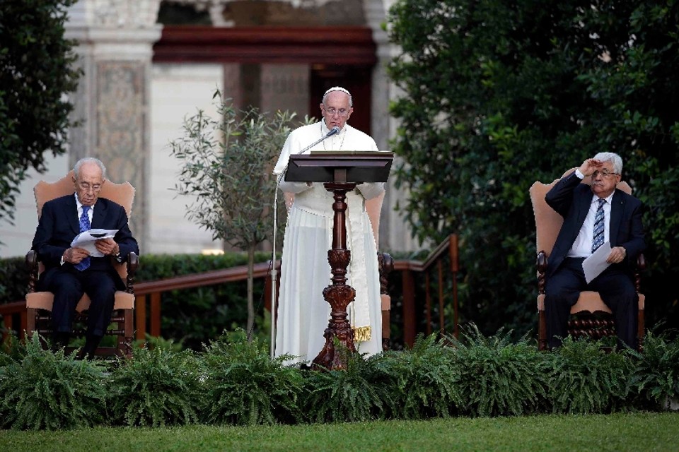 Presidentes de Israel e Palestina se unem pela paz diante do Papa | Max Rossi/Reuters