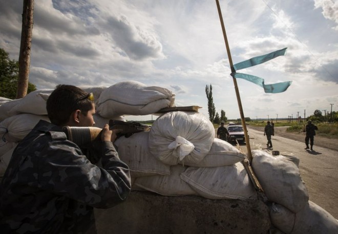 Separatistas pró-Rússia montam barricadas na região de Luhansk | REUTERS/Shamil Zhumatov