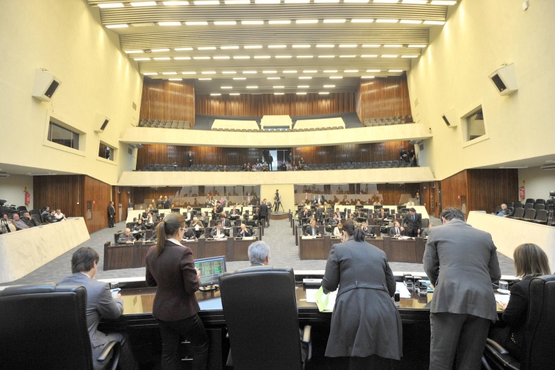 Plenário da Assembleia: deputados encerram hoje o semestre legislativo com o quinto tratoraço do ano | Sandro Nascimento/ Alep