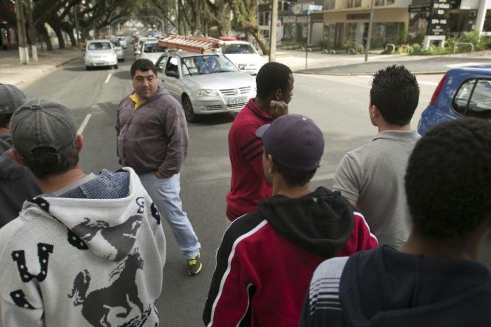 Empresários fecharam a Getúlio Vargas em frente a Arena da Baixada por causa de calote | Marcelo Andrade / Gazeta do Povo
