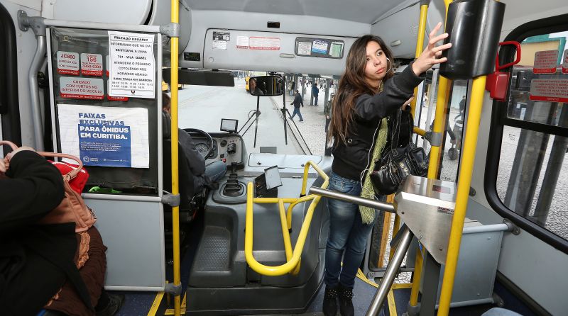 Com o uso do cartão-transporte em micro-ônibus, motoristas não precisarão mais cobrar passagens | Giuliano Gomes/Agência de Notícias Gazeta do Povo