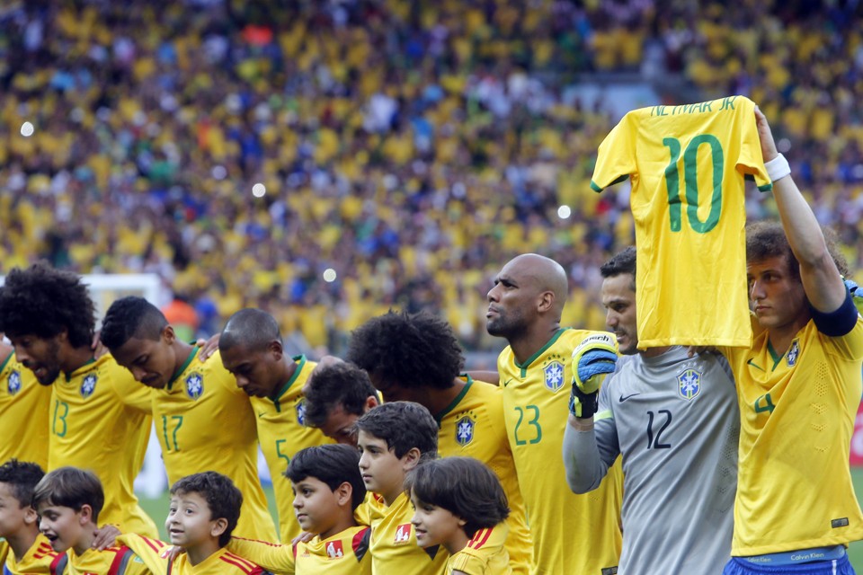 Time homenageou Neymar na hora do hino | Albari Rosa/Gazeta do Povo