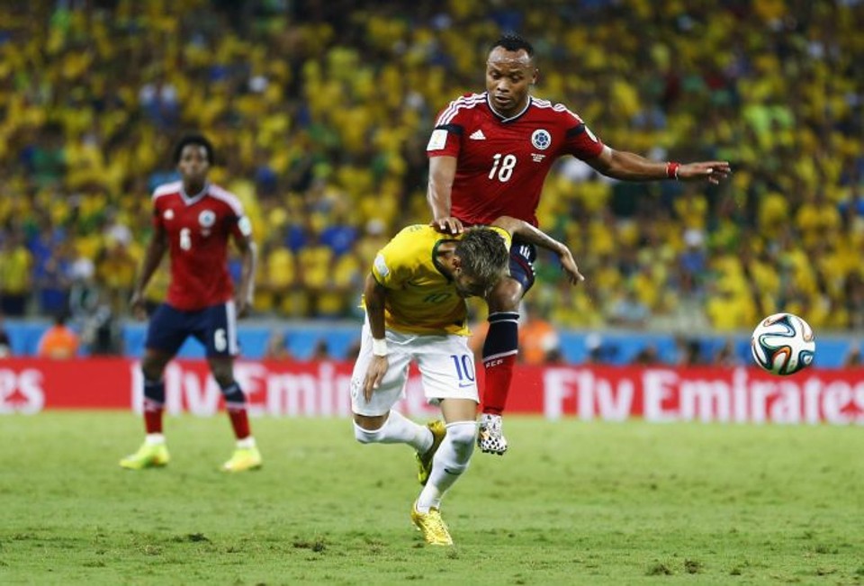 Filha e esposa do colombiano Zuñiga foram alvos de xingamentos após lesão em Neymar | Reuters