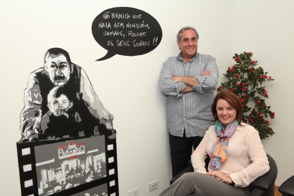 Os executivos Deni Belotti e Carina Daniel foram os anfitriões do coquetel de inauguração da nova sede da JCS Network, na quarta-feira. A empresa atua no segmento de Outplacement e gestão de carreiras | Andrea Kuschick