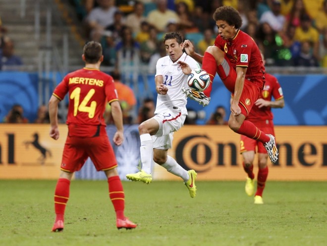 Jogadores da Bélgica enfrentam o americano Alejandro Bedoya |