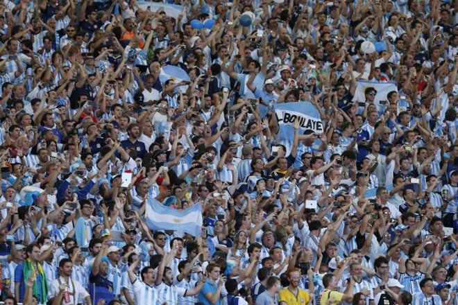 Torcida argentina marcou presença nas arquibancadas do Maracanã |