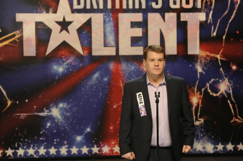 James Corden vive o cantor de ópera que se tornou famoso após um reality show | Divulgação