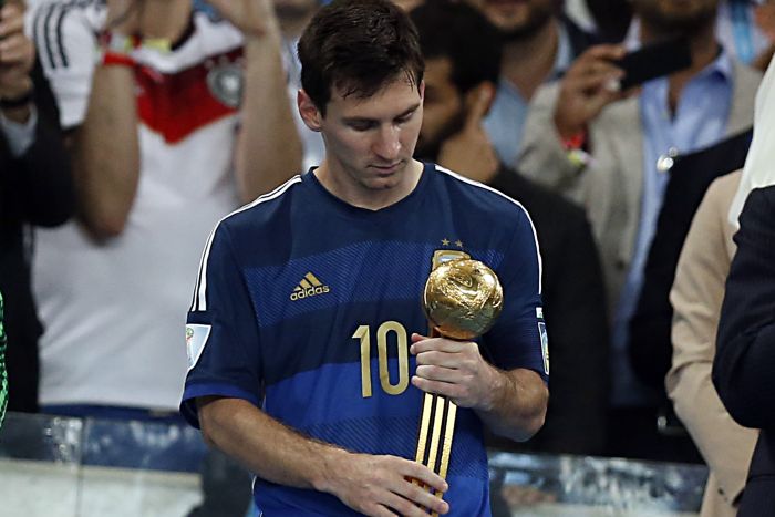 Messi após receber o prêmio de melhor da Copa | Albari Rosa / Gazeta do Povo