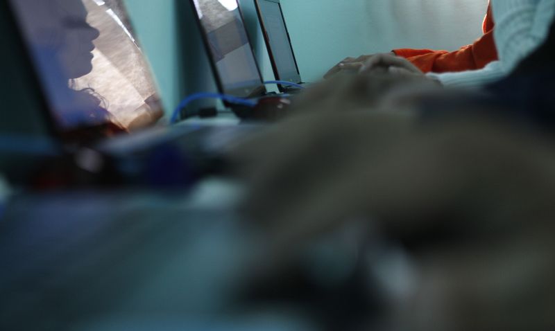 Pesquisador alerta que hackers podem enviar softwares maliciosos para chips minúsculos e de baixo custo que controlam as funções de dispositivos USB | Jonathan Campos/Gazeta do Povo.