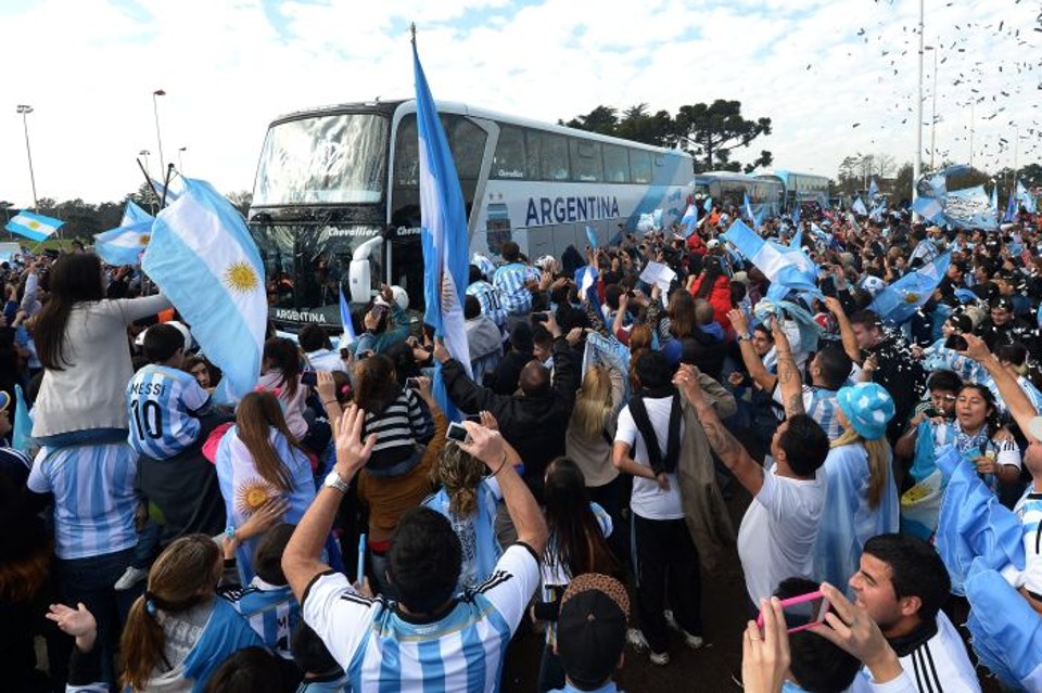 Torcedores fizeram festa no retorno da Argentina vice-campeão mundial a Buenos Aires | EFE