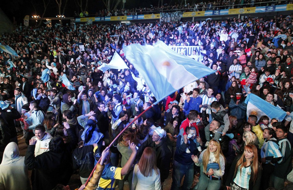 Argentinos fazem festa em Buenos Aires | Enrique Marcarian/Reuters