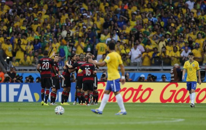 Alemanha comemora gol que abriu o placar em partida de semifinal contra o Brasil | 