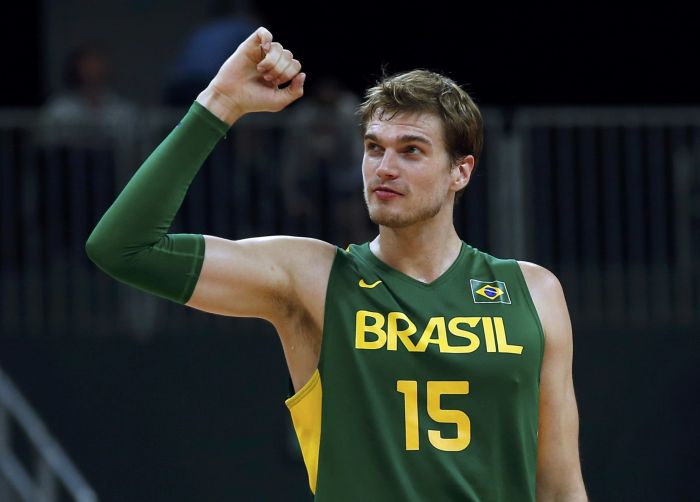 Splitter pretende levar experiência vencedora no San Antonio Spurs para a seleção de basquete | Reuters