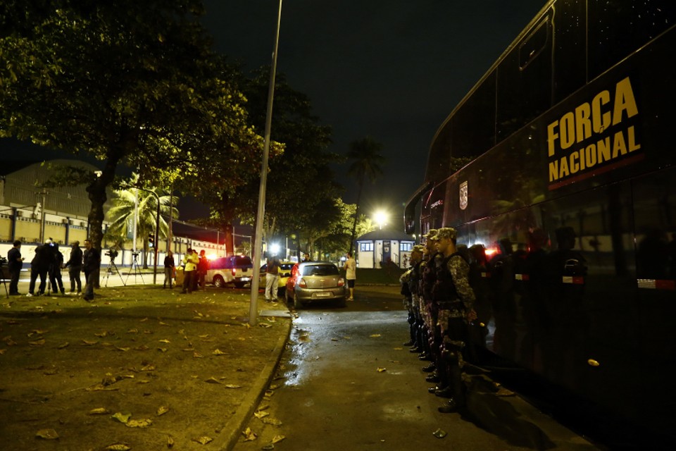 Força Nacional reforçou a segurança para a chegada da seleção brasileira ao Rio | Hugo Harada/Gazeta do Povo