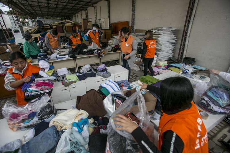 Roupas são as doações mais comuns, mas elas precisam estar em bom estado de uso | Marcelo Andrade/ Gazeta do Povo