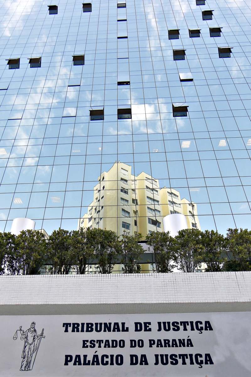 Fachada da sede do TJ: casos de servidores que não têm férias há três anos | Albari Rosa/ Gazeta do Povo