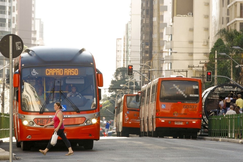 Qual sua sugestão para o orçamento de Curitiba? Reuniões em Curitiba irão discutir diferentes temas, entre eles a mobilidade | Hugo Harada/ Gazeta do Povo