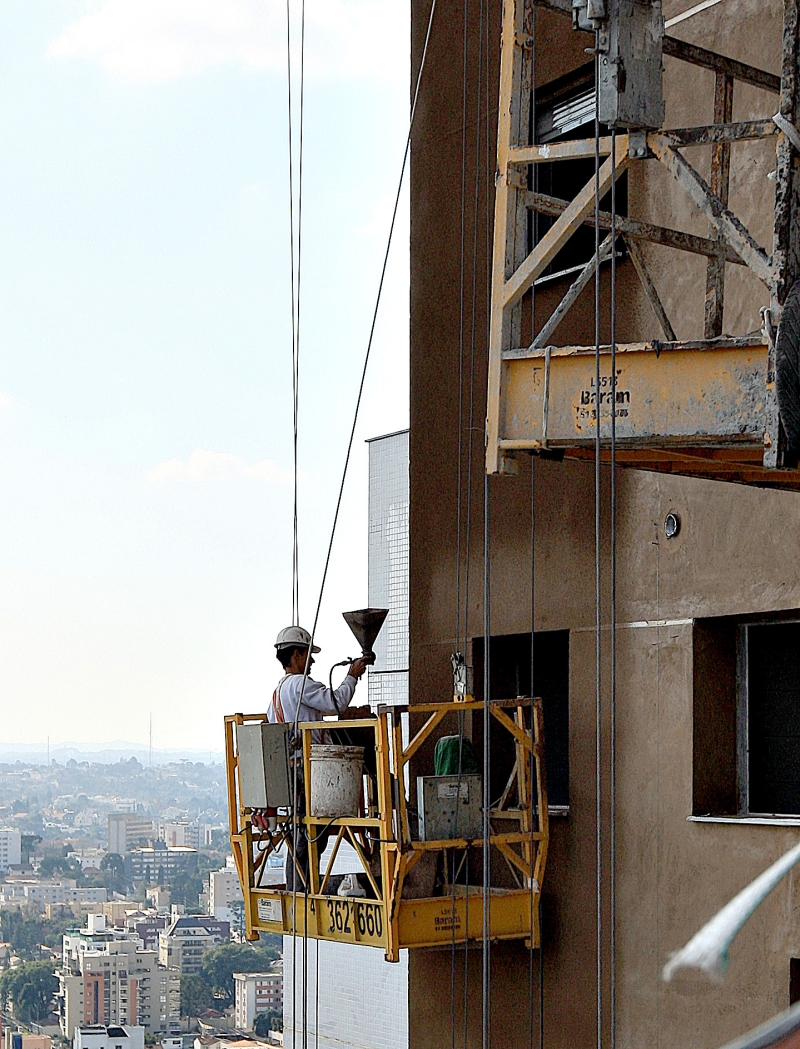 Com 12,4 mil cortes, a construção civil foi o segundo setor que mais demitiu em junho | Ivonaldo Alexandre/ Gazeta do Povo