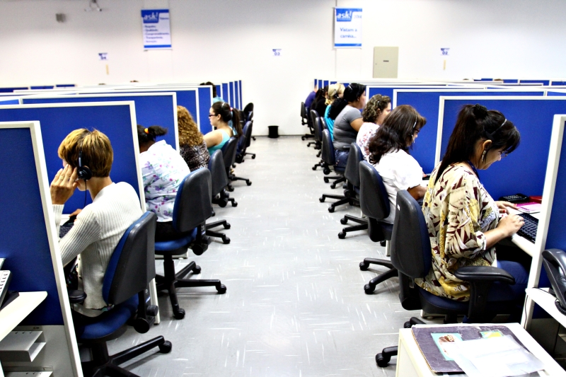 Sem linha ocupada : lei prevê que canal de atendimento ao consumidor precisa estar sempre disponível | Roberto Custódio/Gazeta do Povo