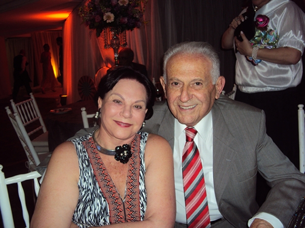 Personagens do mundo elegante paranaense: Ironita e Abdo Abage, ele o destacado cônsul honorário da Síria para o Paraná e Santa Catarina | Divulgação
