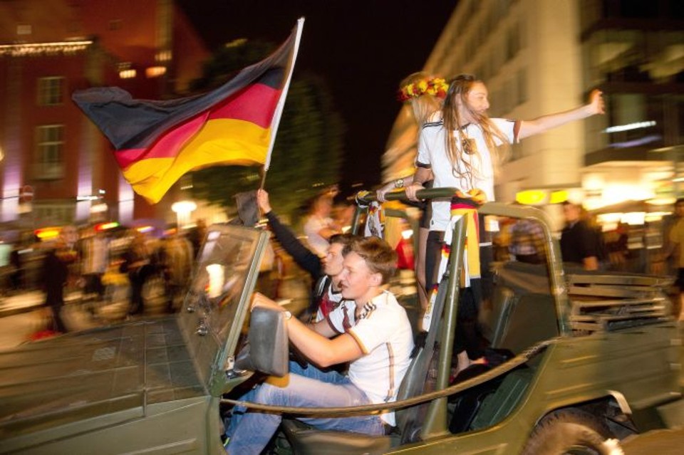 Alemães festejam conquista da Copa nas ruas de Stuttgart | EFE