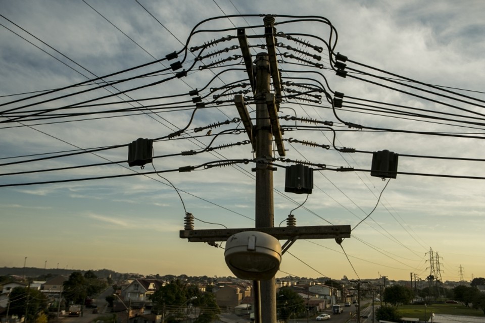 Poste de energia da Copel em Curitiba | Marcelo Andrade/ Gazeta do Povo