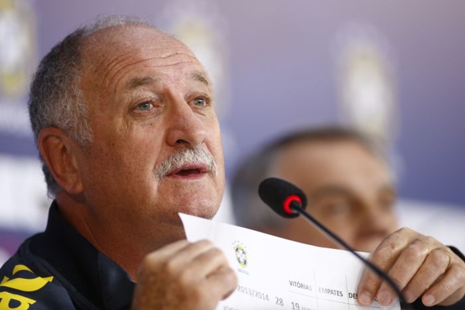 Felipão tenta explicar o inexplicável durante coletiva à imprensa na Granja Comary | Hugo Harada / Gazeta do Povo