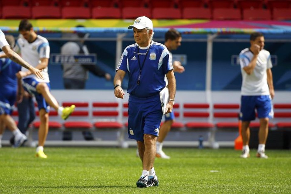 Treinador argentino Alejandro Sabella não está satisfeito com rendimento da Argentina | Reuters
