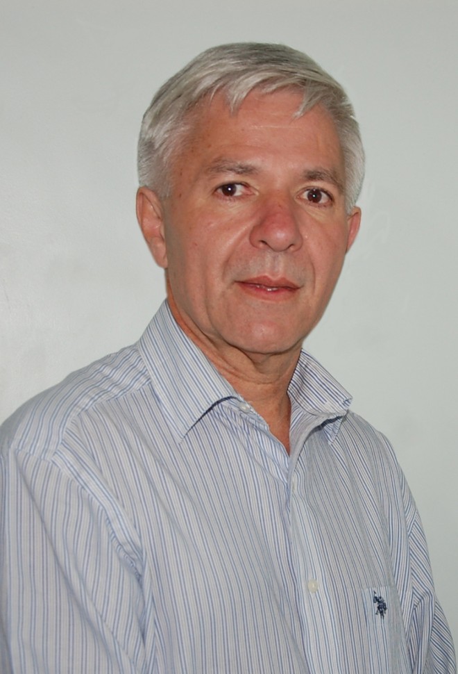 Geonísio Marinho Nome completo: Geonísio César Marinho Naturalidade: Curitiba (PR) Formação: Economia Idade: 56 anos Partido: PRTB Biografia: Geonísio Marinho está na política há 23 anos, mas nunca ocupou um cargo eletivo. Foi candidato a vereador em Curitiba por três vezes, e uma vez participou do pleito em Pontal do Paraná. Atualmente, presta consultoria política e de negócios. Limite de gastos da campanha: R$ 2 milhões Estratégias: As principais estratégias são o voluntariado e a internet. 