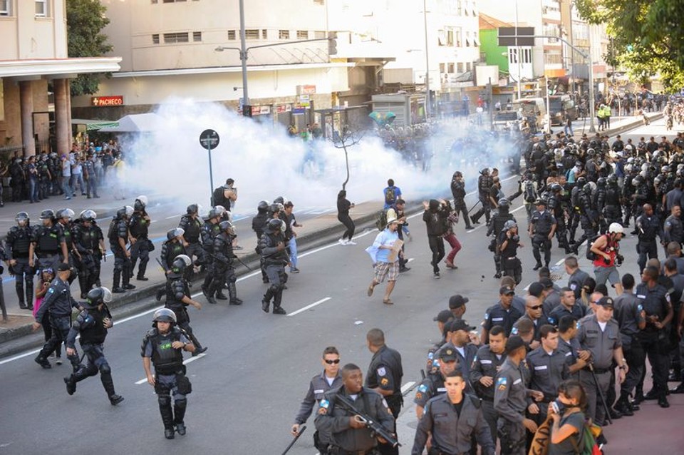 Polícia dispersou manifestantes nas proximidades do Maracanã | Tomaz Silva/Agência Brasil