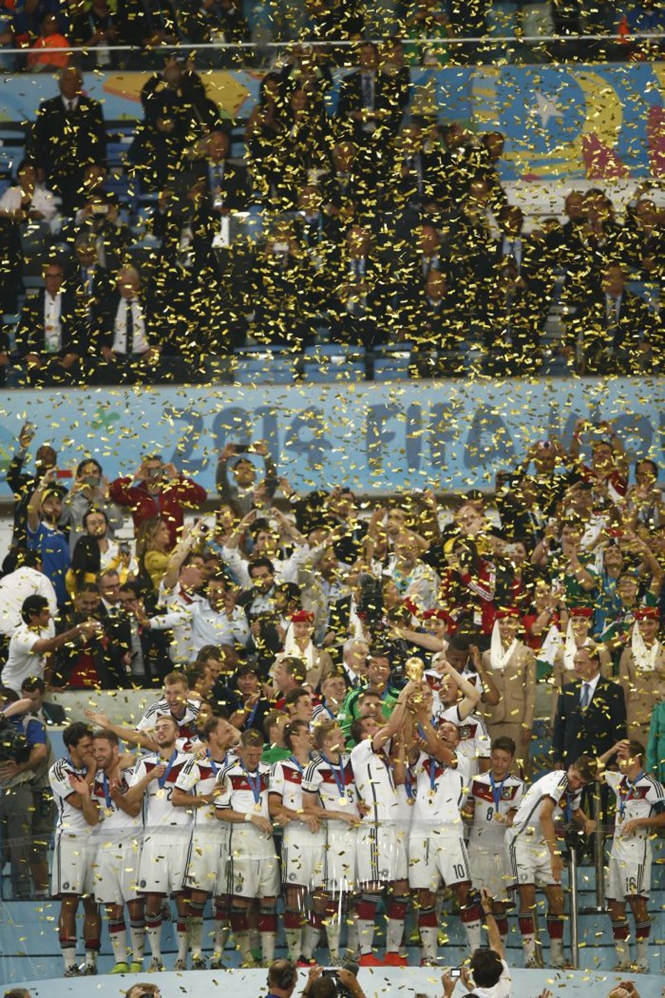 Jogadores da seleção alemã comemoram o título de campeões mundiais | Hugo Harada / Gazeta do Povo
