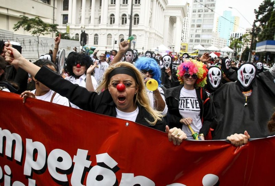 Servidores estaduais da saúde protestam por melhores condições de trabalho e mais investimentos na área: para conselheiro do Tribunal de Contas, governo do Paraná já vem demonstrando esforço para aumentar os repasses para o setor | André Rodrigues/Arquivo Gazeta do Povo