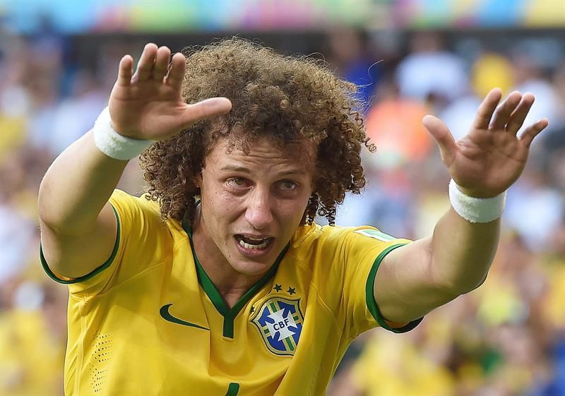 David Luiz chora após a classificação do Brasil nos pênaltis diante do Chile | EFE