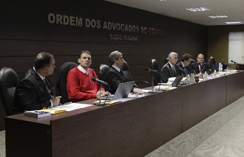 Reunião do Conselho da OAB-PR, ontem à tarde: entidade decidiu não recorrer ao CNJ | Daniel Castellano / Gazeta do Povo