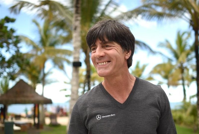 Técnico Joachim Löw no último dia de atividade da Alemanha em Santa Cruz Cabrália | 