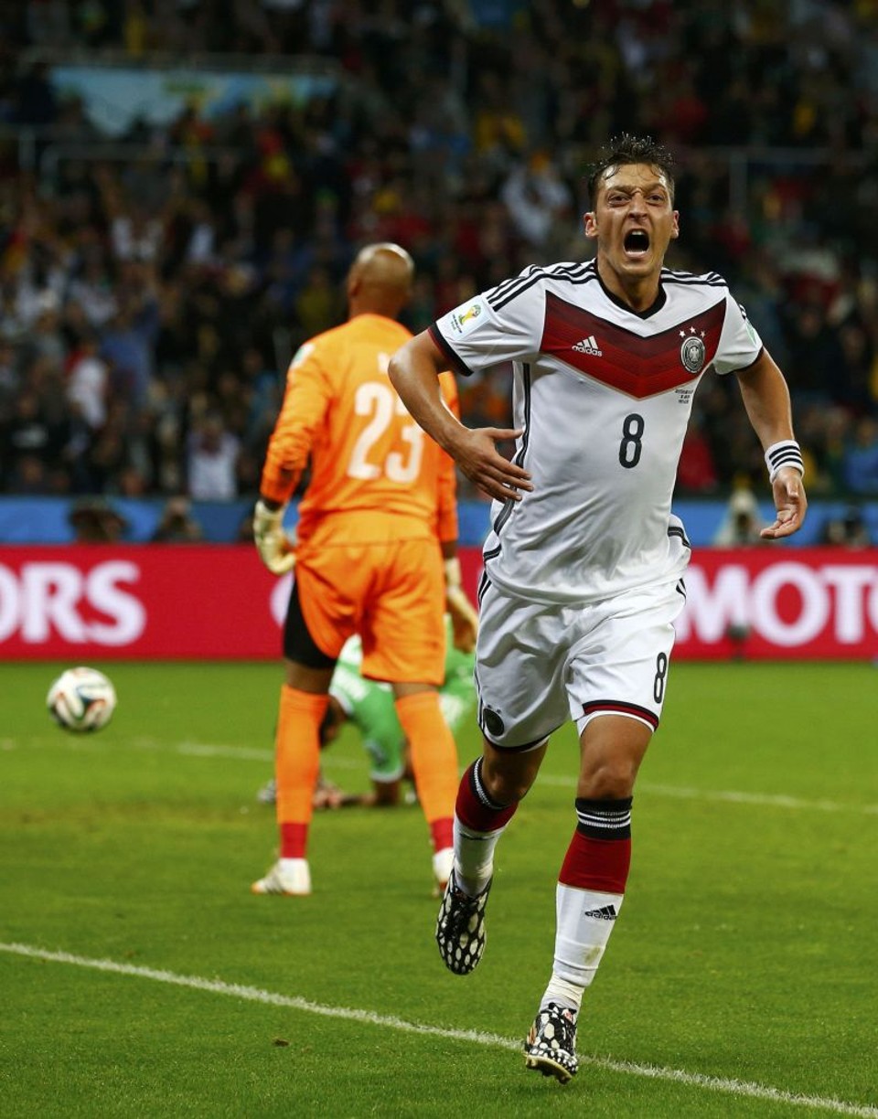 Özil marcou o segundo gol que garantiu a Alemanha na fase de quartas de final do Mundial | Darren Staples/Reuters