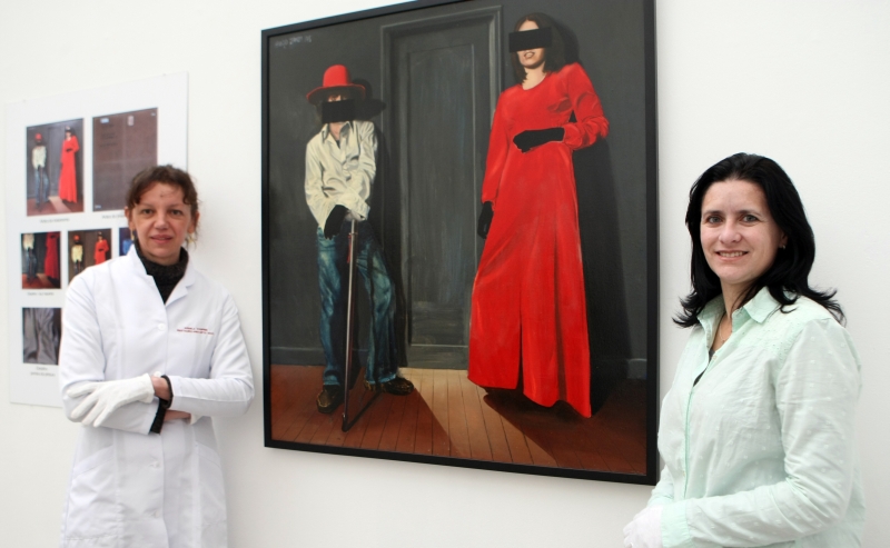 As restauradoras Ângela Zampier (à esq.) e Jozele Penteado trabalharam por dois anos na recuperação das 41 obras | Aniele Nascimento/Gazeta do Povo