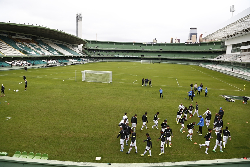 Jogadores coxa treinam no Couto à espera do Paraná: em vão | Felipe Rosa/ Gazeta do Povo