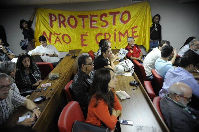 Manifestantes apoiam pedido de asilo no Consulado do Uruguai | Tânia Rêgo/ABr