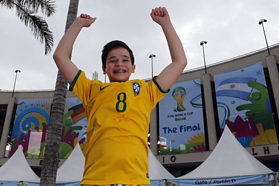 Adolescente curitibano será porta-bandeira | Albari Rosa, enviado especial/ Gazeta do Povo