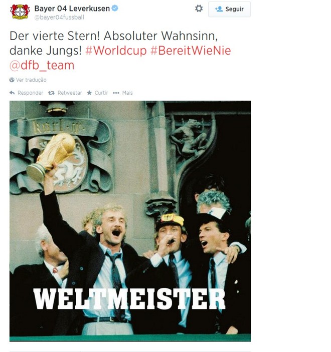 O Bayer Leverkusen parabenizou a seleção alemã com uma imagem da taça com Rudi Völler em 1990 |