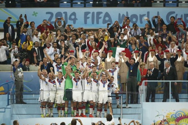 Jogadores da seleção alemã comemoram o título de campeões mundiais |