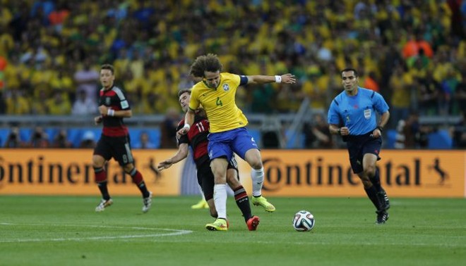 David Luiz sofre falta do alemão Klose | 