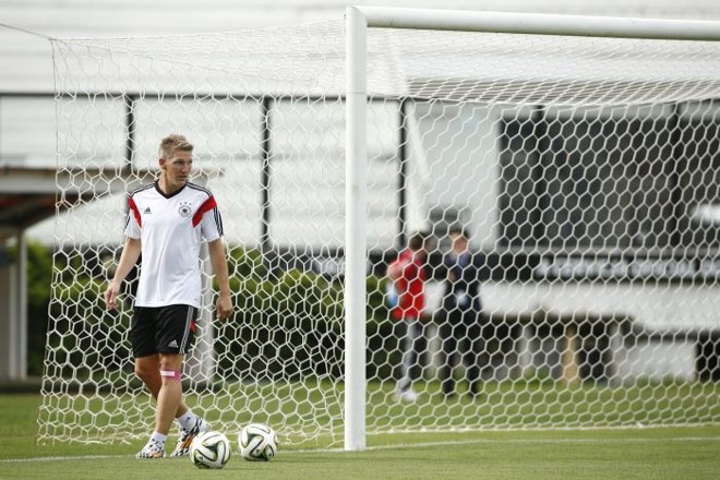 Schweinsteiger durante treino da Alemanha no Rio de Janeiro | 