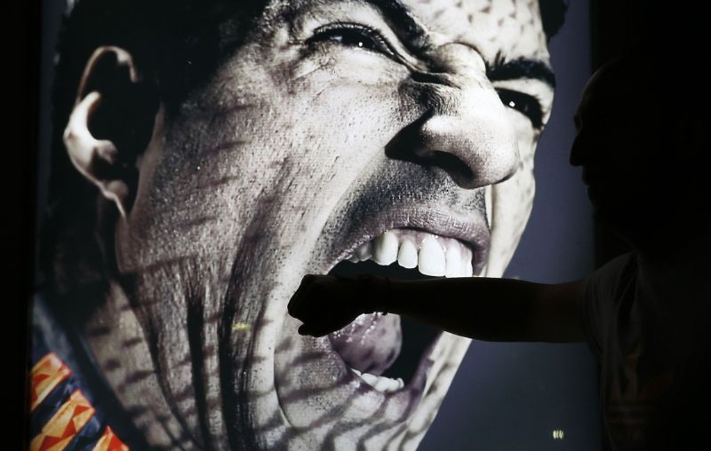 Imagem publicitária da Adidas com o jogador Luis Suárez viralizou na rede após atacante ter mordido adversário durante jogo