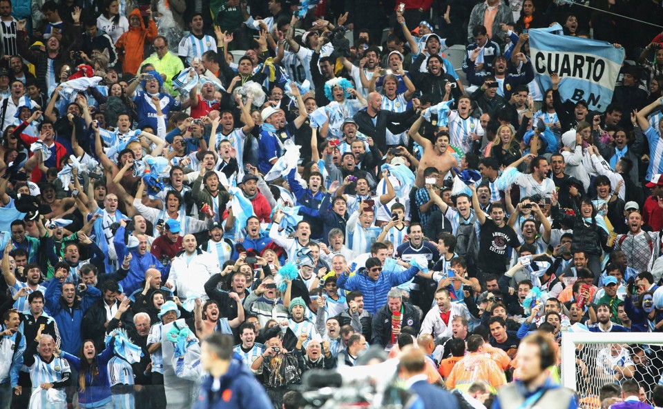 Argentinos festejam em São Paulo | DIEGO AZUBEL/EFE